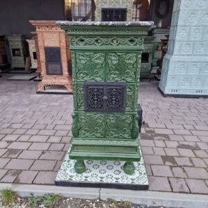 Secesyjny Zielony Pokojowy Piec Kaflowy ok. 1900 r. – Majolika, Relief Wici Roślinnej, Kamienny Blat, Po Renowacji
